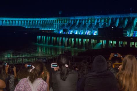 Pela saúde do homem Itaipu fica iluminada de azul em novembro Clickfoz