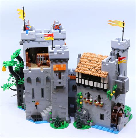 Review: LEGO 10305 Lion Knights' Castle - Jay's Brick Blog