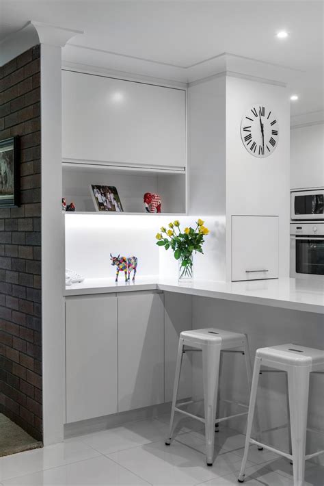 White on white: Minimalist kitchen design - Completehome