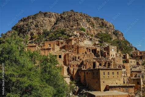 Oman Al Hajar mountain Jebel Akhar abandoned village Wadi bani habib ...