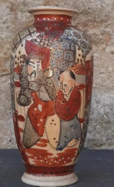 Fine Antique Japanese Meiji Period Satsuma Hand Painted Vase Signed