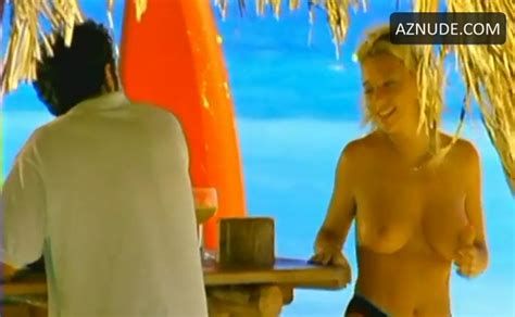 Isabelle Alexis Breasts Scene In Les Gens En Maillot De Bain Ne Sont