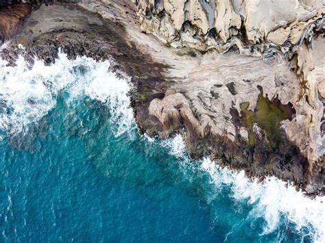 Vista Aérea Da Rock Sea Coast Waves 4k Natureza Hd Papel De Parede