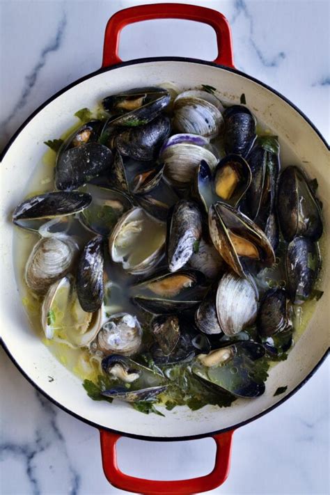 Steamed Mussels And Clams Recipe With Wine And Garlic Cucinabyelena