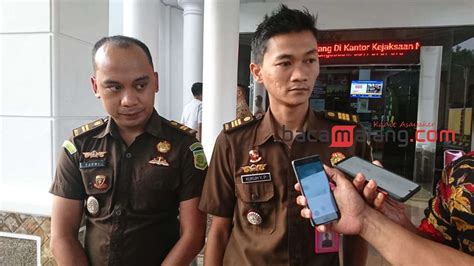 Kasubsi Penyidikan Kejari Kota Malang Kukuh Yudha Prakasa Sh Bersama