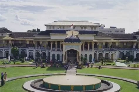 Istana Maimun Medan Wisata Budaya Melihat Kejayaan Kesultanan Deli