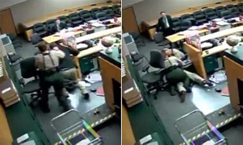Washington Deputies Tackle A Sex Offender In Video Daily Mail Online