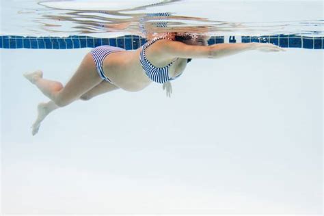 Natación en embarazadas beneficios y todo lo que necesita saber