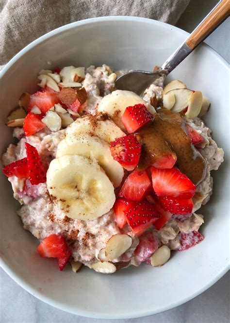 Strawberry Almond Overnight Oats