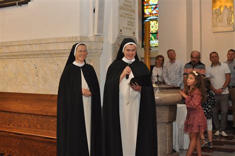 Domenicane Di Santa Maria Del Rosario Di Professione Religiosa A