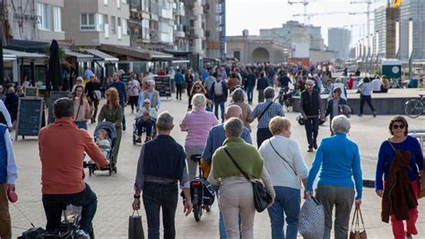 Buitenlandse Toeristen Vinden Opnieuw De Weg Naar De Belgische Kust