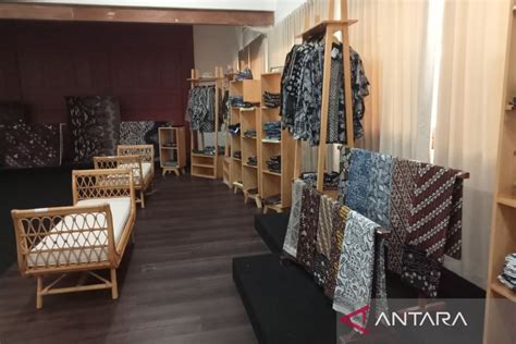 Dispar Diy Penggunaan Batik Di Masyarakat Makin Tinggi Antara News