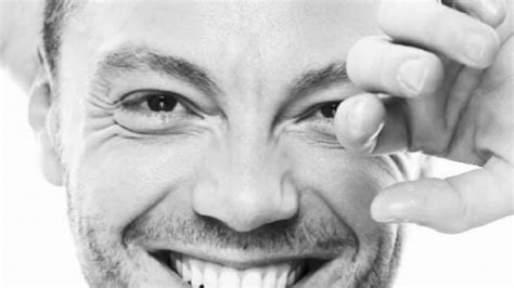 Tiziano Ferro Svela La Tracklist Del Nuovo Album Radio Zeta