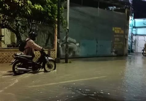 Dua Hari Surabaya Diguyur Hujan Dan Genangan Begini Penjelasan Bmkg