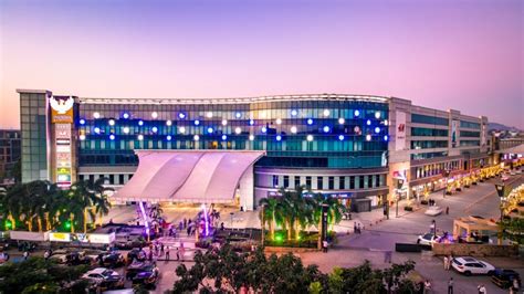 A Virtual Visit To The Biggest Malls In India