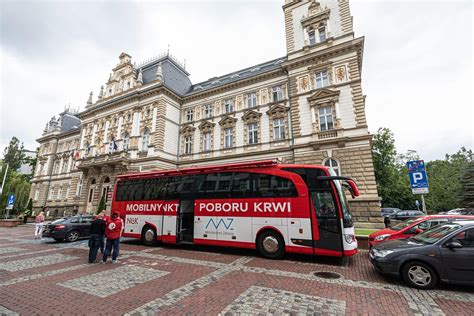 Katowice Choinka dla życia oddaj krew i odbierz choinkę od Lasów