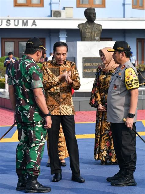 Jokowi Akan Hadiri Puncak Peringatan Hari Batik Nasional Di Surakarta News