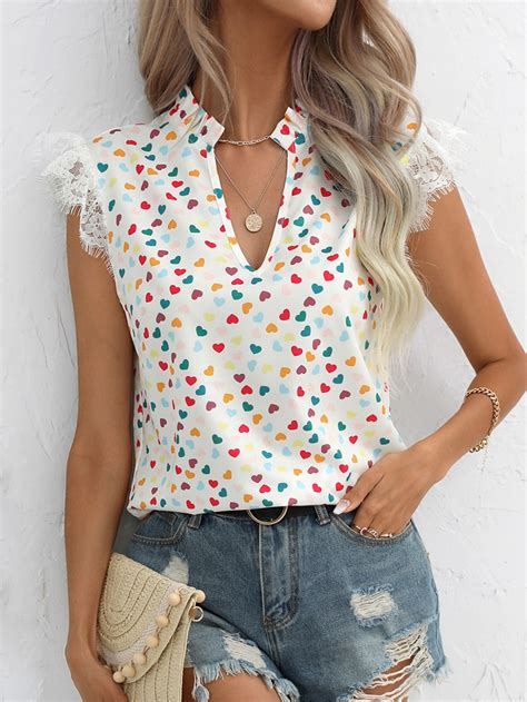 SHEIN Clasi Blusa con estampado de corazón con encaje en contraste de