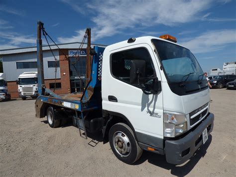 MITSUBISHI FUSO CANTER 7 5 TONNE SKIP LOADER 2011 RJ11 UPM Fleetex