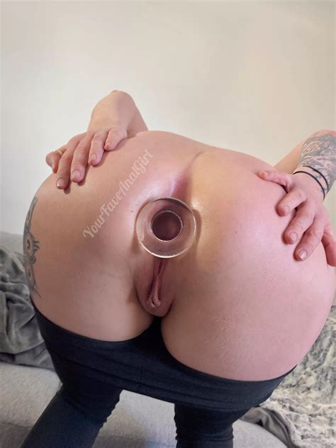 I Love Walking Around Town With My Huge Plug In Nudes Analgw Nude