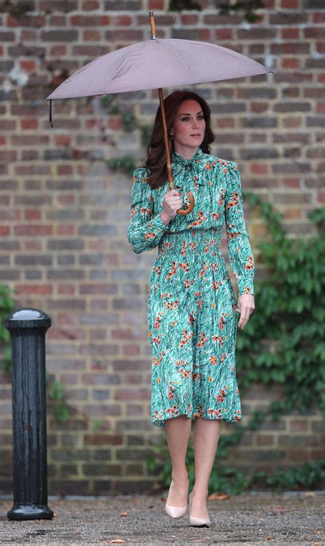 Kate Middleton Sabe C Mo Vestir En Verano Si Llueve