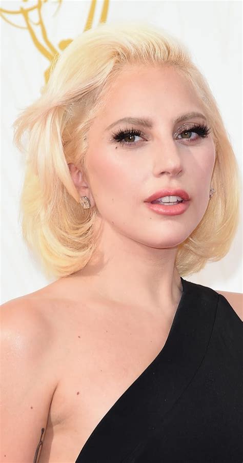 Biografi Lady Gaga Dalam Bahasa Inggris