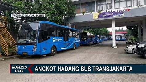 Tak Terima Penumpang Naik TJ Sopir Angkot Nekat Adang Bus TransJakarta