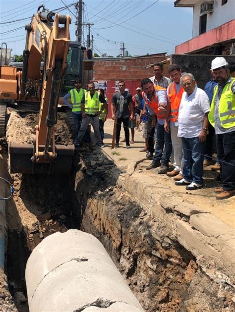 Amazonino Vistoria Obras Em Tr S Bairros De Manaus