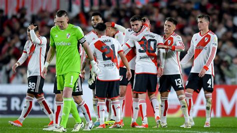 Flamengo derrota Junior Barranquilla por 3 a 1 e assume liderança