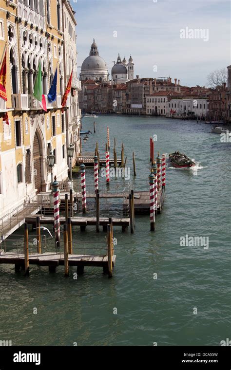 Venice Art Walls Hi Res Stock Photography And Images Alamy