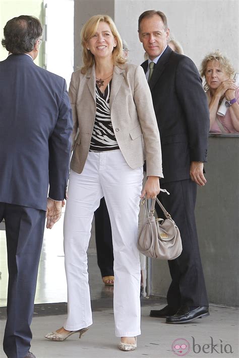 La Infanta Cristina visita al Rey tras su operación de cadera La