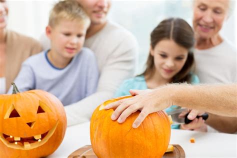 Concepto de familia helloween generación vacaciones y personas