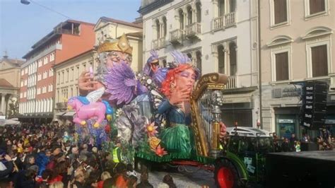 Carnevale A San Don Febbraio Torna La Grande Sfilata Dei Carri