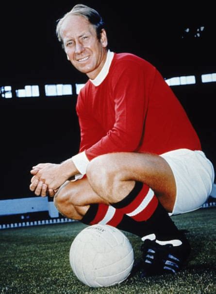 Sir Bobby Charlton, Manchester United legend and World Cup winner, dies ...