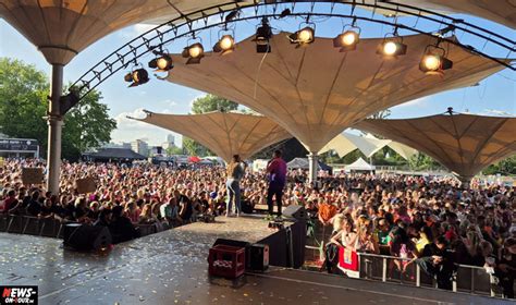 Malle Feiert K Ln Tanzbrunnen Zog Besucher An Strahlender