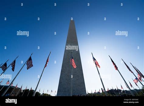 Washington Dc The Washington Monument Stands In The Middle Of The