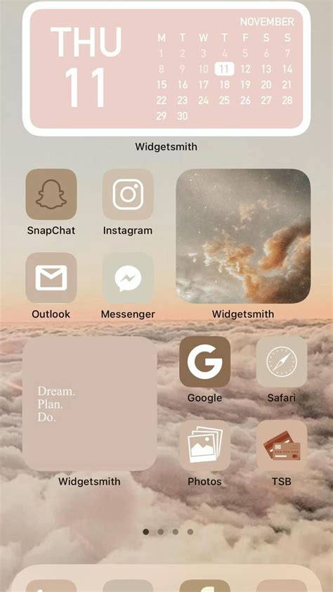 Aesthetic iPhone Home Screen | Phone inspiration, Homescreen, Creative ...