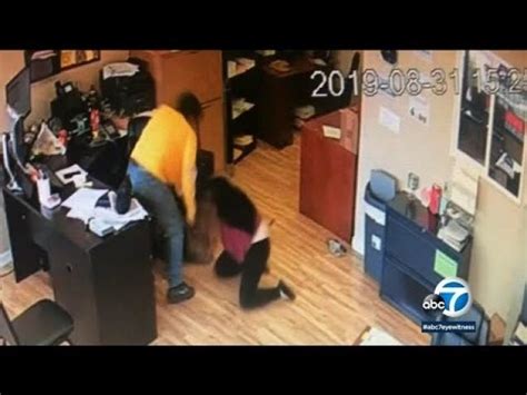 Woman Fights Off Knife Wielding Robber Wow Video Ebaums World