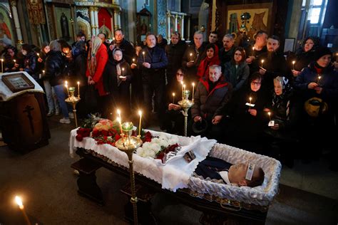 Thousands Gather To Mourn Alexey Navalny Here Are Some Photos From The