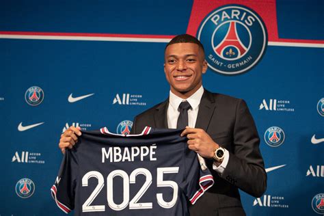 Photo Kylian Mbappé lors d une conférence de presse suite au