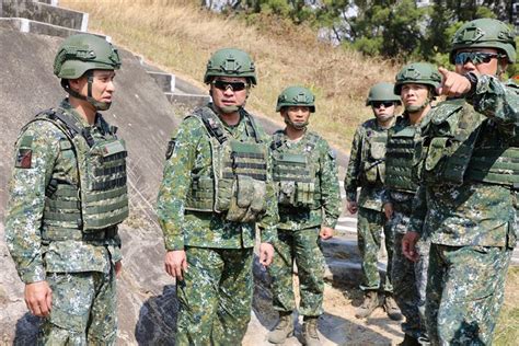 花防部指揮官視導手榴彈實彈投擲 勉精進戰技 軍聞 花防部指揮官視導手榴彈實彈投擲 勉精進戰技 青年日報