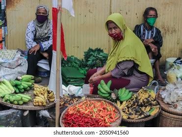 175 Traditional Food In Purworejo Indonesia Images, Stock Photos ...