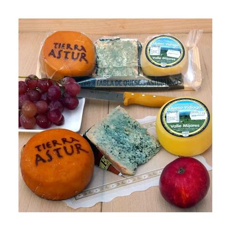 Table of three Asturian cheeses Crivencar