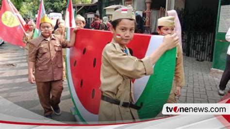 Pawai Hari Pahlawan Ratusan Siswa Suarakan Bela Palestina Hingga