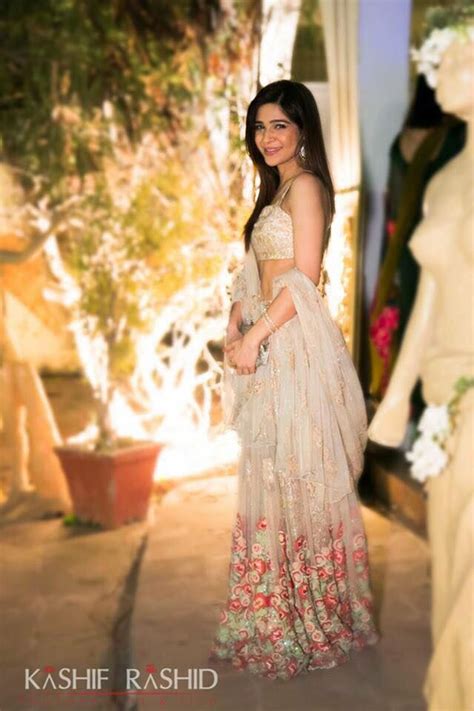 Ayesha Omar Wears Tena Durrani S Floral Bouquet Lehgna With A Brocade