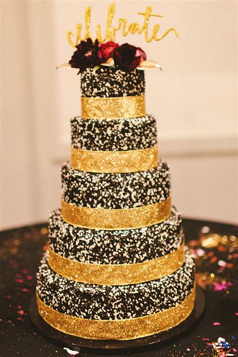 Wedding Cakes That Match Your Invites New Years Eve Weddings Wedding