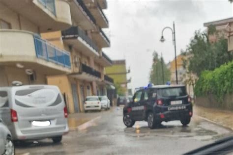 Tragedia A Corigliano Rossano Donna Si Lancia Dal Balcone E Muore