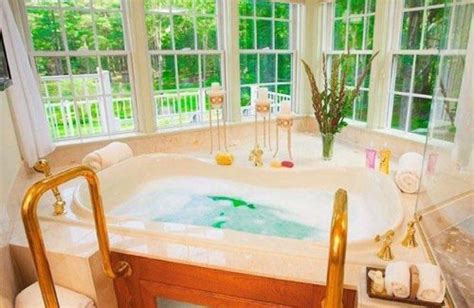 Best Romantic Getaways In Pa With Jacuzzi And Fireplace In Room