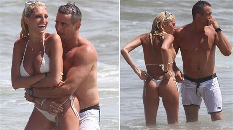 Vicky Xipolitakis Besos Caricias Topless ¿y Sexo En La Playa Infobae