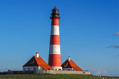 White And Red Lighthouse Free Image Peakpx